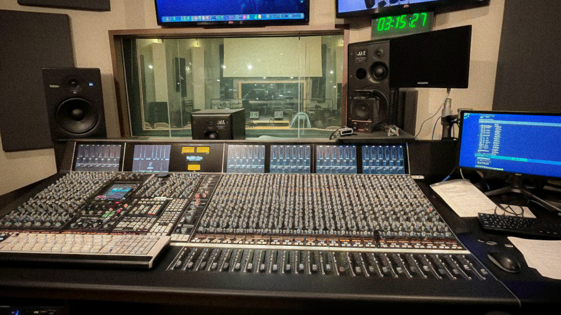 studio 15